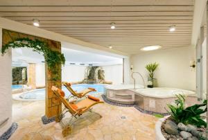 a large bathroom with a tub and a tub at Landhotel Buller in Hagen