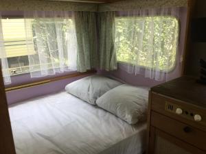 Postel nebo postele na pokoji v ubytování Camping Le Canoë