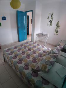 Cama ou camas em um quarto em Alameda Hostel