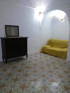 TV a/nebo společenská místnost v ubytování Dammuso dei nonni Tortorici Scauri