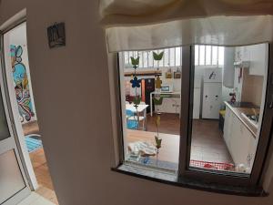 A cozinha ou cozinha compacta de Alameda Hostel