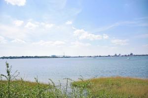 a view of a large body of water at Ferienwohnung Altefaehr mit Seebli in Altefähr