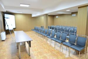 a conference room with chairs and a table and a screen at Chateau-Hotel Trendafiloff -B&B in Chirpan