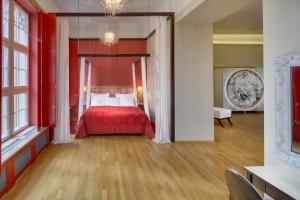 Postel nebo postele na pokoji v ubytování Chateau Herálec Boutique Hotel & Spa by L'Occitane + 37 fotografií