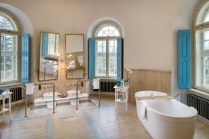 Posezení v ubytování Chateau Herálec Boutique Hotel & Spa by L'Occitane