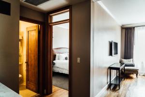 a room with a door leading to a bedroom at Hotel Normandie - Los Angeles in Los Angeles