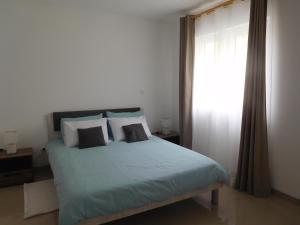 Ένα ή περισσότερα κρεβάτια σε δωμάτιο στο Villa Aronija