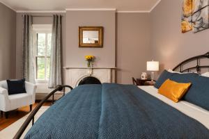 Postel nebo postele na pokoji v ubytování Rosemont Inn