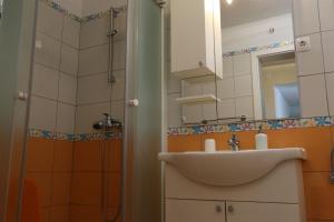 Ein Badezimmer in der Unterkunft Apartments Hodzic