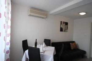 Ein Sitzbereich in der Unterkunft Apartments Hodzic