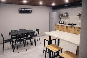 Köök või kööginurk majutusasutuses хостел Hi Loft