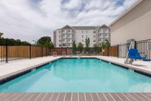 The swimming pool at or close to Days Inn by Wyndham Baton Rouge Airport