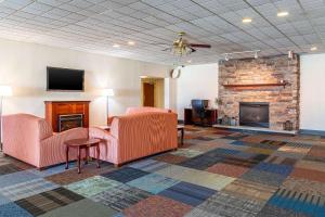 Posezení v ubytování Americas Best Value Inn Fredonia NY