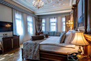 Кровать или кровати в номере Ortaköy Hotel