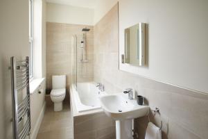 Koupelna v ubytování Host & Stay - Artsbank Apartment