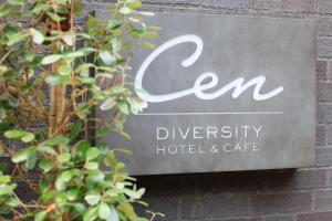 Um certificado, prêmio, placa ou outro documento exibido em HOTEL CEN