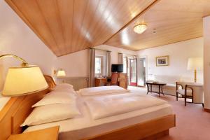 Postel nebo postele na pokoji v ubytování Hotel Mühle Mayer