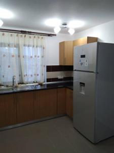 Virtuvė arba virtuvėlė apgyvendinimo įstaigoje Pensiunea Luminita