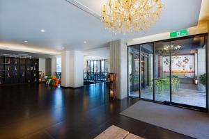 a large lobby with a chandelier in a building at Hotel Les Champs Hualien in Hualien City