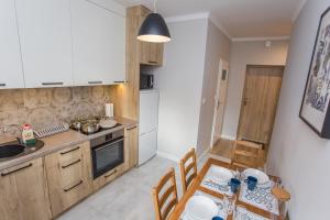 Kuchyňa alebo kuchynka v ubytovaní CR Apartament przy Rynku Sienkiewicza 6 + 37 fotografií
