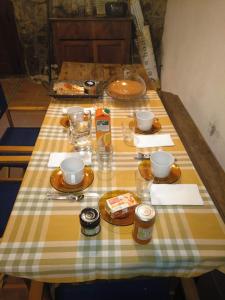 Restavracija oz. druge možnosti za prehrano v nastanitvi Lekeitio. Bekoerrota, casa molino Ikaran