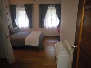 Una cama o camas en una habitación de Lekeitio. Bekoerrota, casa molino Ikaran