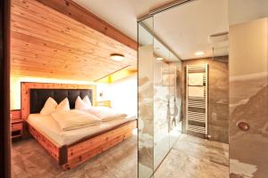 Postel nebo postele na pokoji v ubytování Alpenhof Pitztal