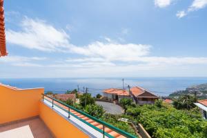 阿科卡希塔的住宿－Casa Guadalupana，阳台享有海景。