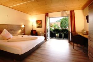 Postel nebo postele na pokoji v ubytování Hotel Waldblick