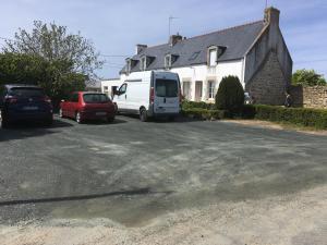 a white van parked in front of a house at TANTE LICHE in Penmarch