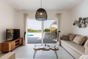 Gallery image of Nikiforos Villa, Coastal Retreat, By ThinkVilla in Skaleta