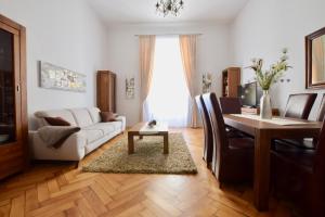 Posedenie v ubytovaní Luxury Apartment by Hi5 - Havas Street