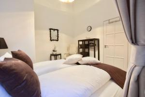 Posteľ alebo postele v izbe v ubytovaní Luxury Apartment by Hi5 - Havas Street