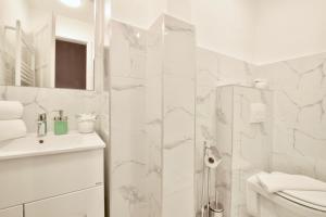 Kúpeľňa v ubytovaní Luxury Apartment by Hi5 - Havas Street