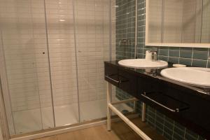 Ένα μπάνιο στο In Barcelos Hostel & Guest House