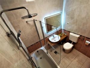 Koupelna v ubytování Apartment Makarska, panoramic sea & mountains view, Čuček + 37 fotografií