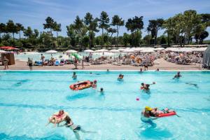Bazén v ubytovaní Hotel Il Mulinaccio alebo v jeho blízkosti