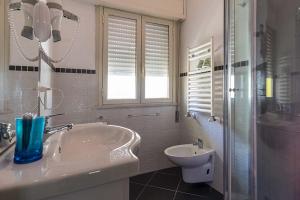 Um banheiro em Hotel Oasi del Mare