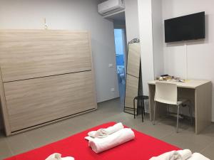 A television and/or entertainment centre at B&B San Francesco di Paola