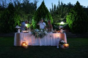A garden outside Guest House Raiski Kаt