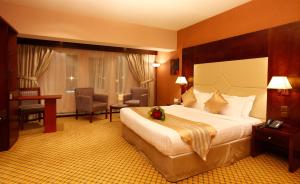 Postel nebo postele na pokoji v ubytování Almsakn Alola Hotel Company