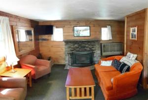 A seating area at The Wilderness Inn: Chalets