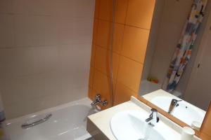 A bathroom at Valle Romano golf resort Capitolio Estepona