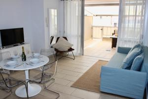 a living room with a table and a blue couch at Brilliant 2BDR Apartment in Poris de Abona