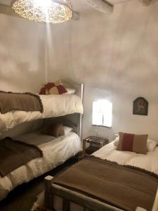 a bedroom with two bunk beds and a chandelier at Casa San José in Cachí