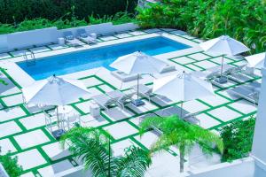 an overhead view of a swimming pool with chairs and umbrellas at Mullins Grove in Saint Peter