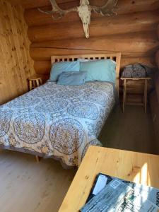 A bed or beds in a room at Sawing Logzz Cabin