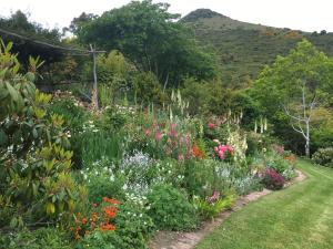 Foto dalla galleria di Hereweka Garden Retreat a Dunedin
