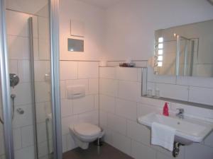 Koupelna v ubytování Kolping-Hotel