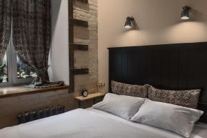 Кровать или кровати в номере Brick Walls Отель
